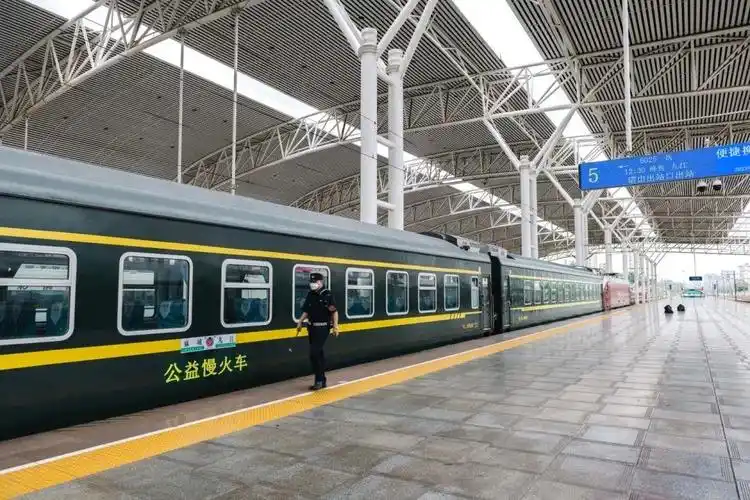 只有4节车厢的绿皮火车,到底有什么不一样?