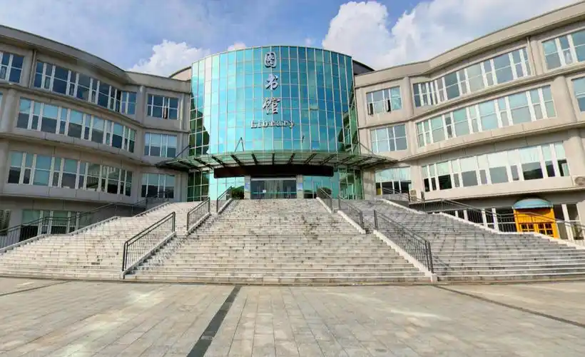 p>长沙商贸旅游职业技术学院(changsha commerce&tourism college)是