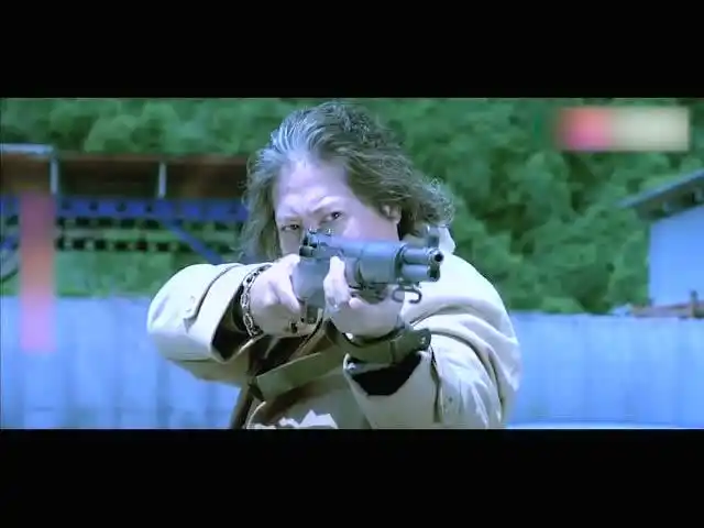 夺帅:大哥大这枪法太准了,露出来一点你就挂了!