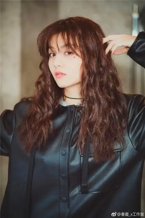 羊毛卷发型图片女中长 随便一撩都风情万种 - 女士卷发 - 发型站