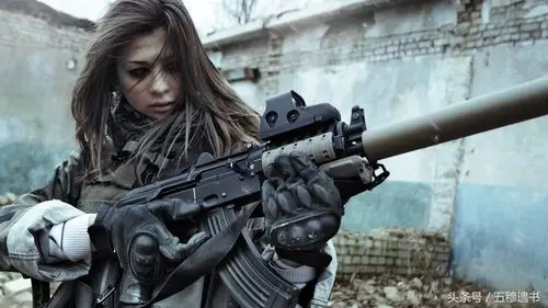 女孩拿着枪,太美丽了