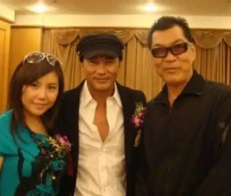 刚开始拍戏的时候,成奎安并不知道怎么拍,好在他的长相给他加了分,他