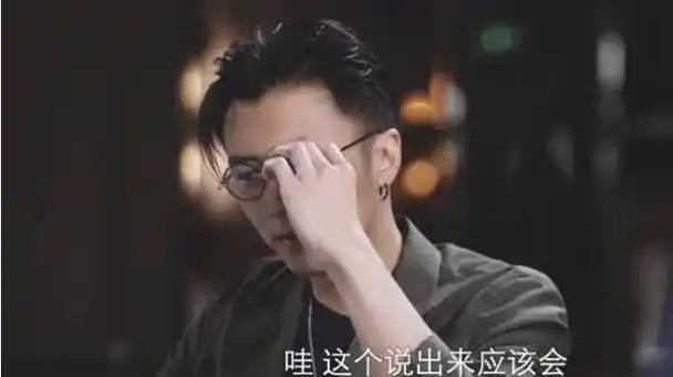 40岁谢霆锋采访现场情商掉线,一开口就得罪一圈人_香港_活动_因为