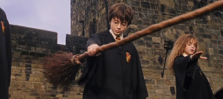 天才就是天才哈利波特的飞天扫帚一说就有反应同学都看懵了