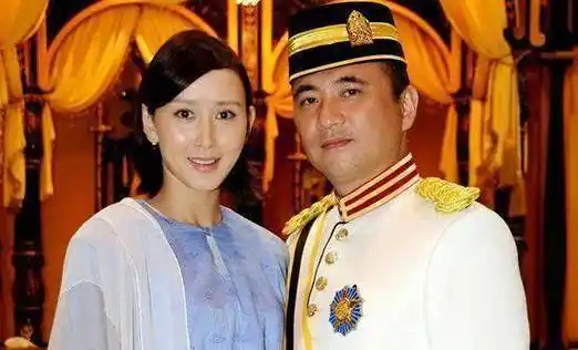 阔太胡静,与婆婆小心相处,与老公恩爱有加,表示不甘做豪门阔太_朱兆祥