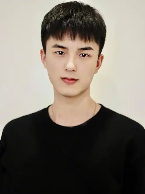 p>王煜霖,中国内地影视男演员,2020年因出演网络古