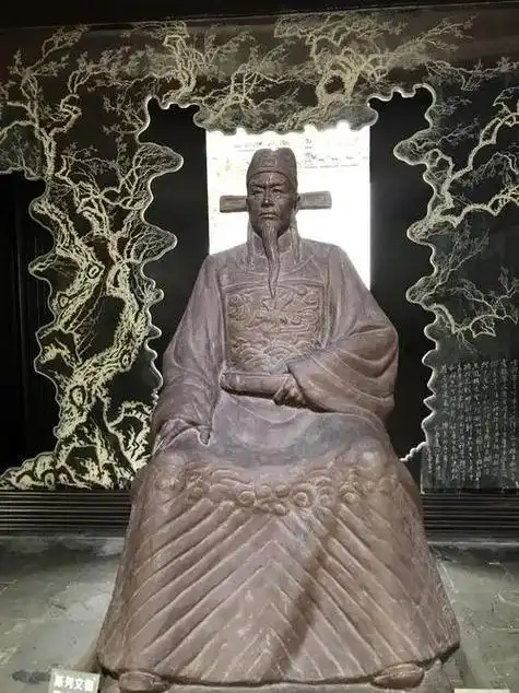 史可法雕像书中颂扬了高杰,黄得功这两位"简单,感情用事,心眼不多"的