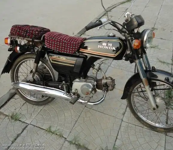 蓝色的本田嘉陵70