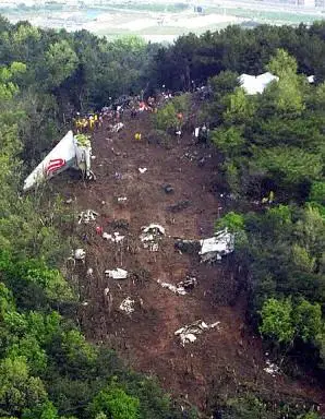 图文:从空中拍摄到的国航客机坠毁现场