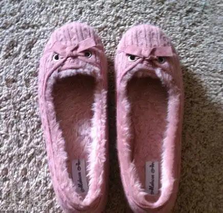 这双鞋看起来生气了 - 搞笑图片 - 查字典