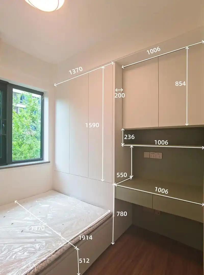 装修的时候发现房间太小,不知道怎么设计好,放下一张床几乎就没有没地