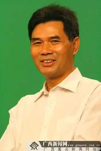 [独家]区劳保厅厅长做客本网 指导网民算养老金-广西新闻网