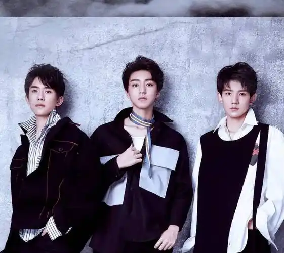 千锤百炼易烊千玺群嘲最丑tfboys成员隐忍10年成百亿影人