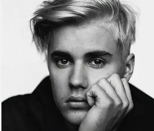 比伯社交网新增关注 17岁女歌手嘴里放蜘蛛拍写真|justin bieber