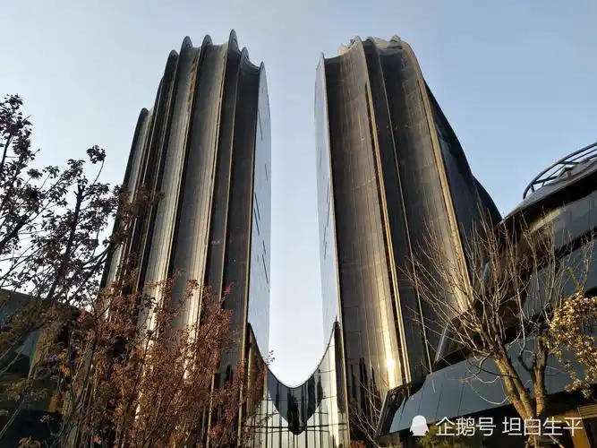 逛京城的中央公园广场品墨西哥风味美食