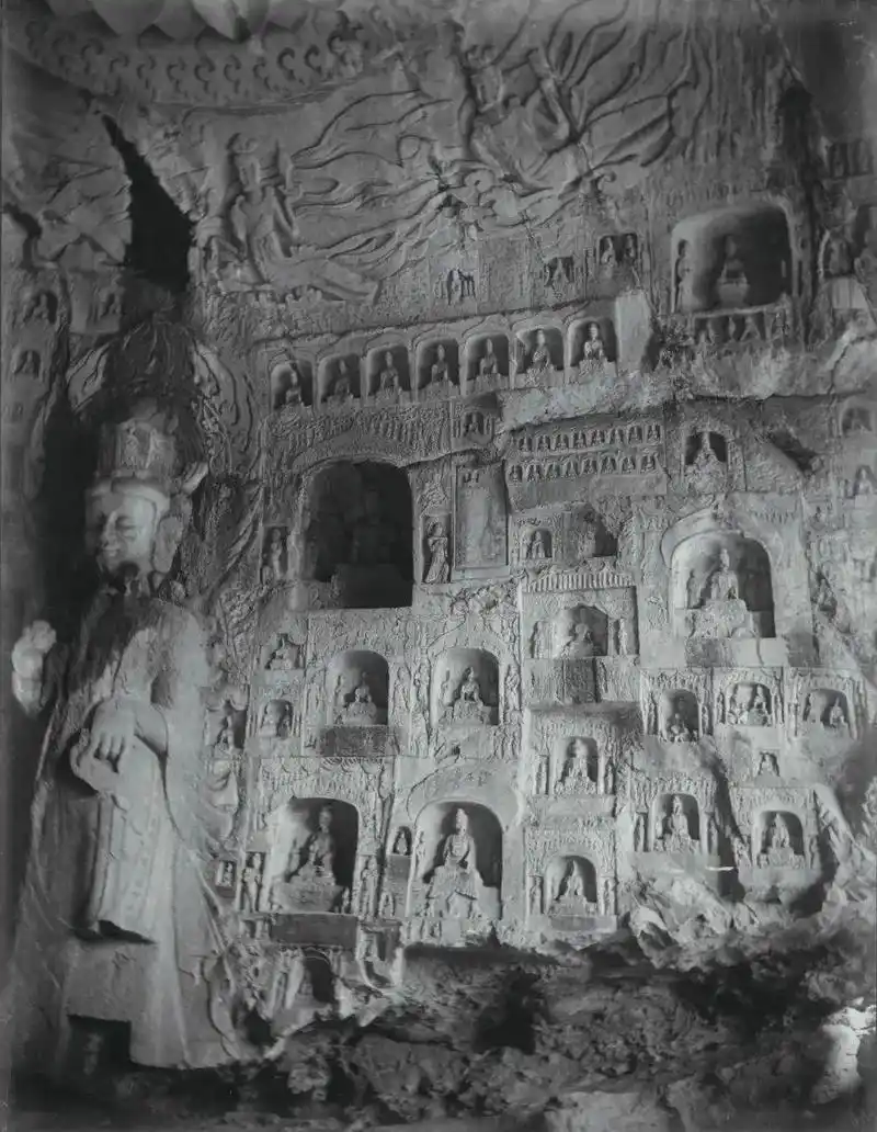 罕见老照片:100多年前,未破损的龙门石窟是什么样子?