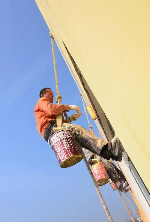 快乐的粉刷工人