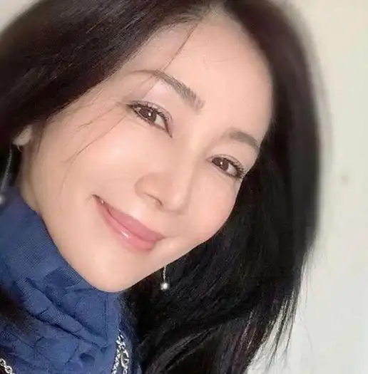 成熟有气质的中年妇女晒照片,成熟有气质中年妇女特征