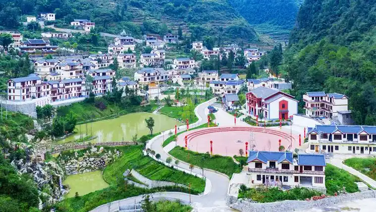 昭通市的新农村风貌.李东旭摄