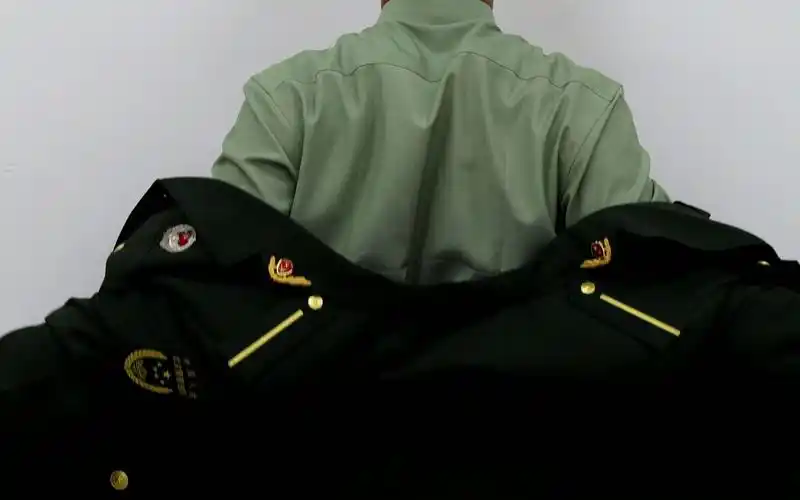 军校学员穿常服时的那些迷人小细节帅