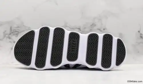 adidas阿迪达斯yeezyboost451椰子451火山造型复古慢跑鞋白蓝黑公司级