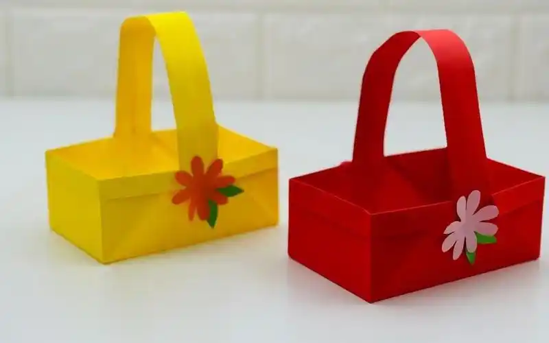 今天我们来制作一个折纸迷你篮子!