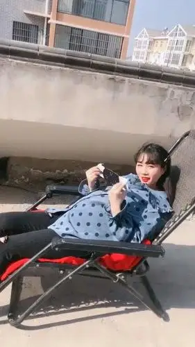 农村的小孕妇,待产时过的就是这种生活,城里人表示羡慕了