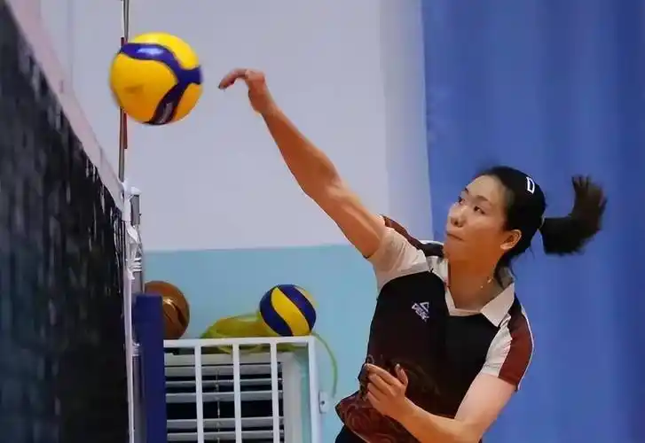 沉稳,低调,与当年的徐云丽和颜妮二人很相似_袁心玥_中国女排_排坛
