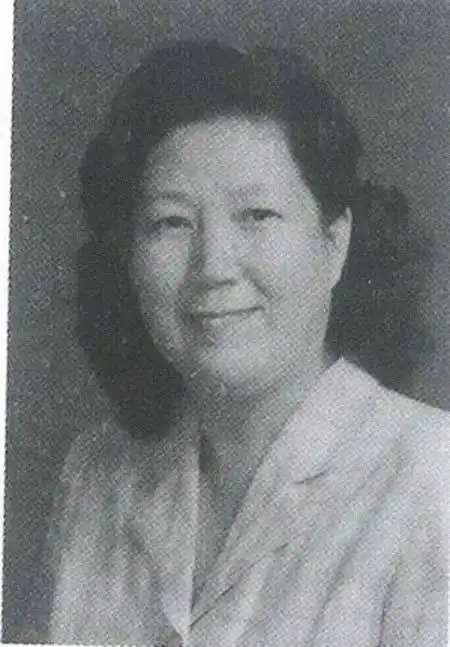 山东掖县人.中共党员.哈尔滨话剧院国家一级舞美设计.