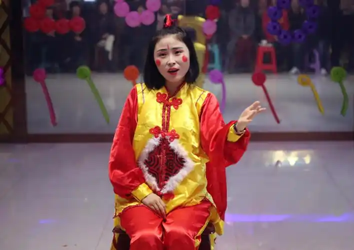 刘林利 王卫红 表演双簧