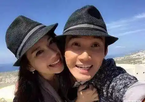 张译与陈松伶的感情真的很好,即使十五年过去了,他们的感情依旧,这