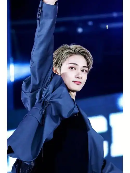 怎么会有男孩子wb不定期发plog啊06怎么会有男孩子plog里给摩天轮画