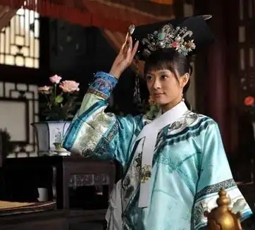 清宫戏中经常看到女性甩手绢招呼别人或行礼的情形