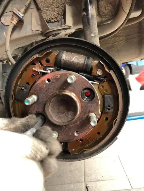 09款嘉年华的后鼓刹这样安装对吗