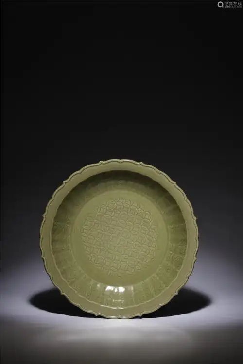 元龙泉青瓷花口大盘