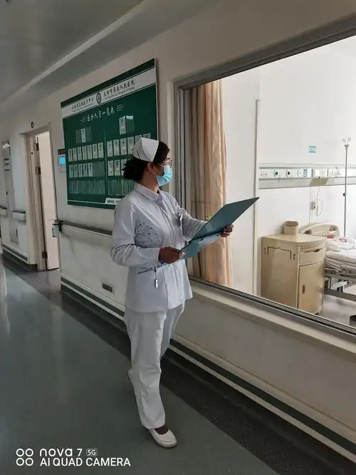 1,责任护士皮亚南巡视病房时发现火情,火势在可控范围内就近取用灭火