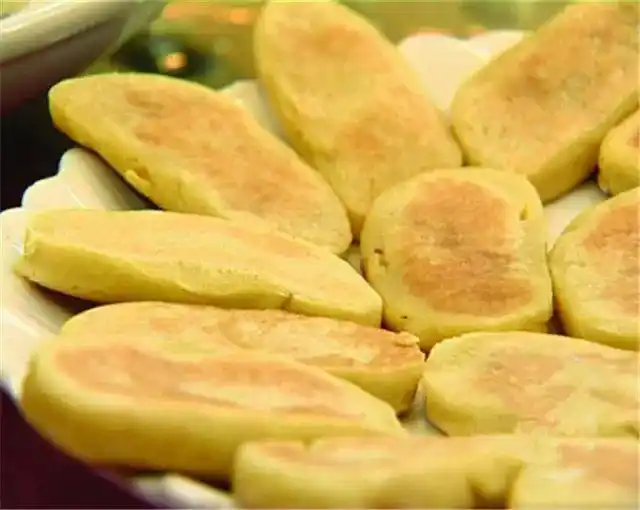 在民间更有"吃了松花饼,一年都有劲"的说法,《万花谷》记载道:"春尽.