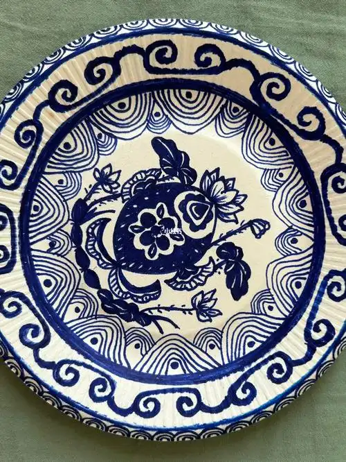青花瓷盘儿童手绘画