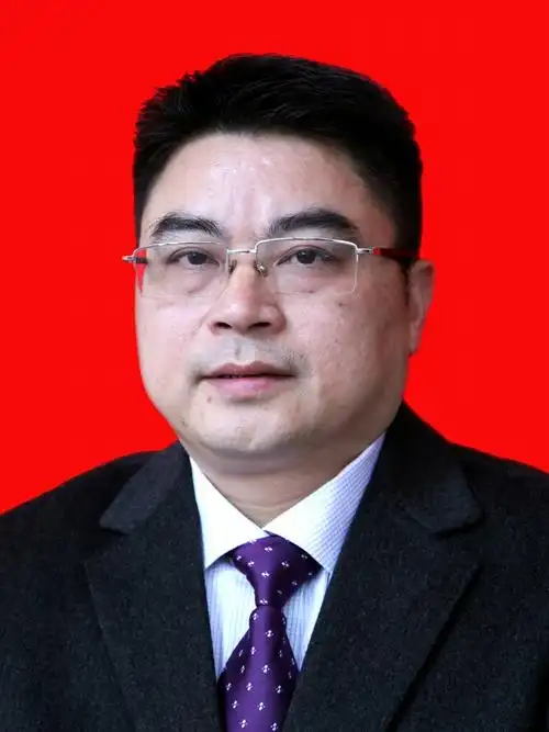 泸县新一届县委常委会亮相(附简历)