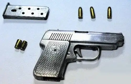 小,如果再想向原先那样使用圆头结构的话,近距离上威力就远达不到要求