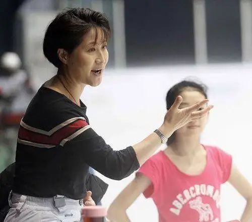 李明珠正式接手女单花滑任期至2014年图