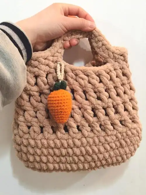 很快就搞好了,也不难#钩针  #钩织  #毛线钩织  #钩针包包  #钩针编织