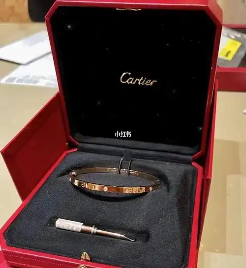 卡地亚经典love手镯