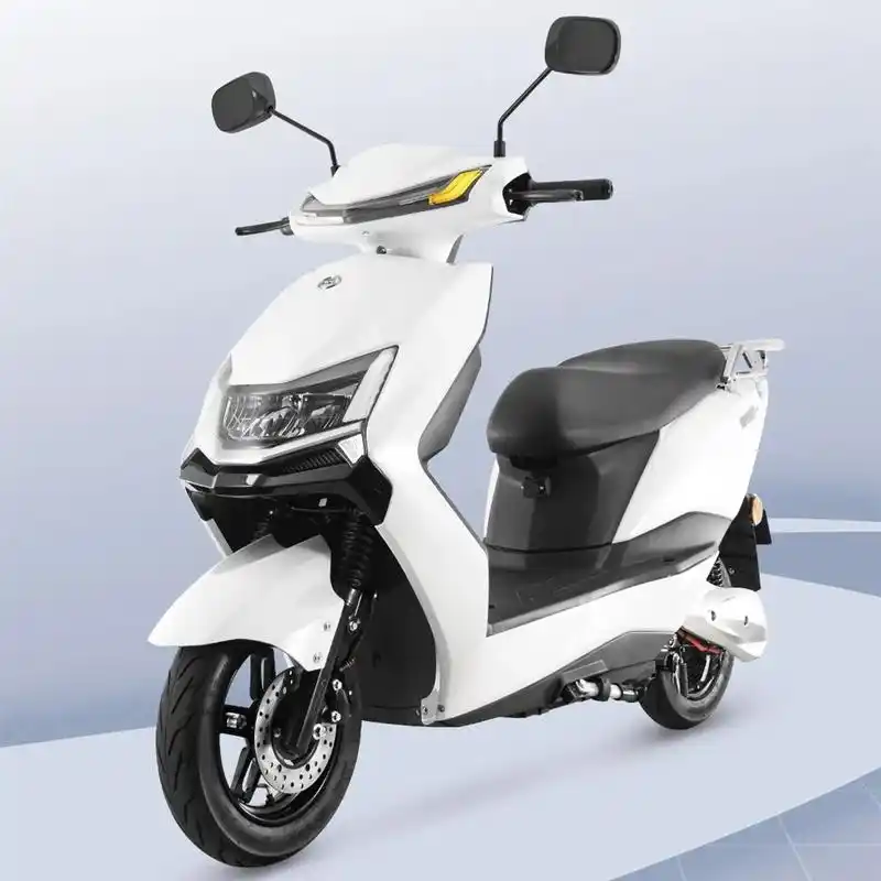 爱玛又推出新电动车配备1200w电机搭载72v20ah石墨烯电池