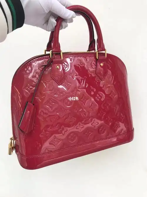 lv 漆皮小号贝壳包