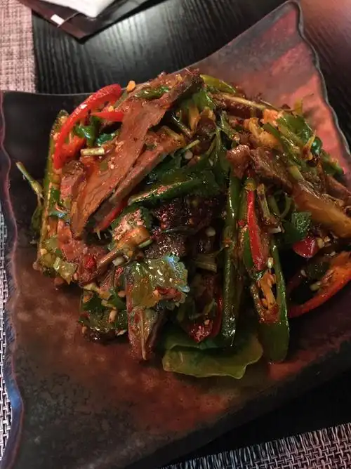 云南菜是真的又辣又咸惹人爱