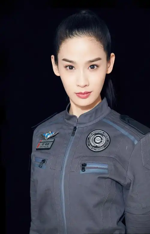 屈菁菁流浪地球合照图片46