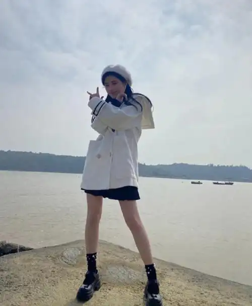 咱就说小鞠的全身照真是绝了好吧