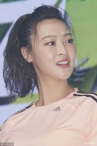 家美少女惠若琪穿着粉嫩令人眼前一亮