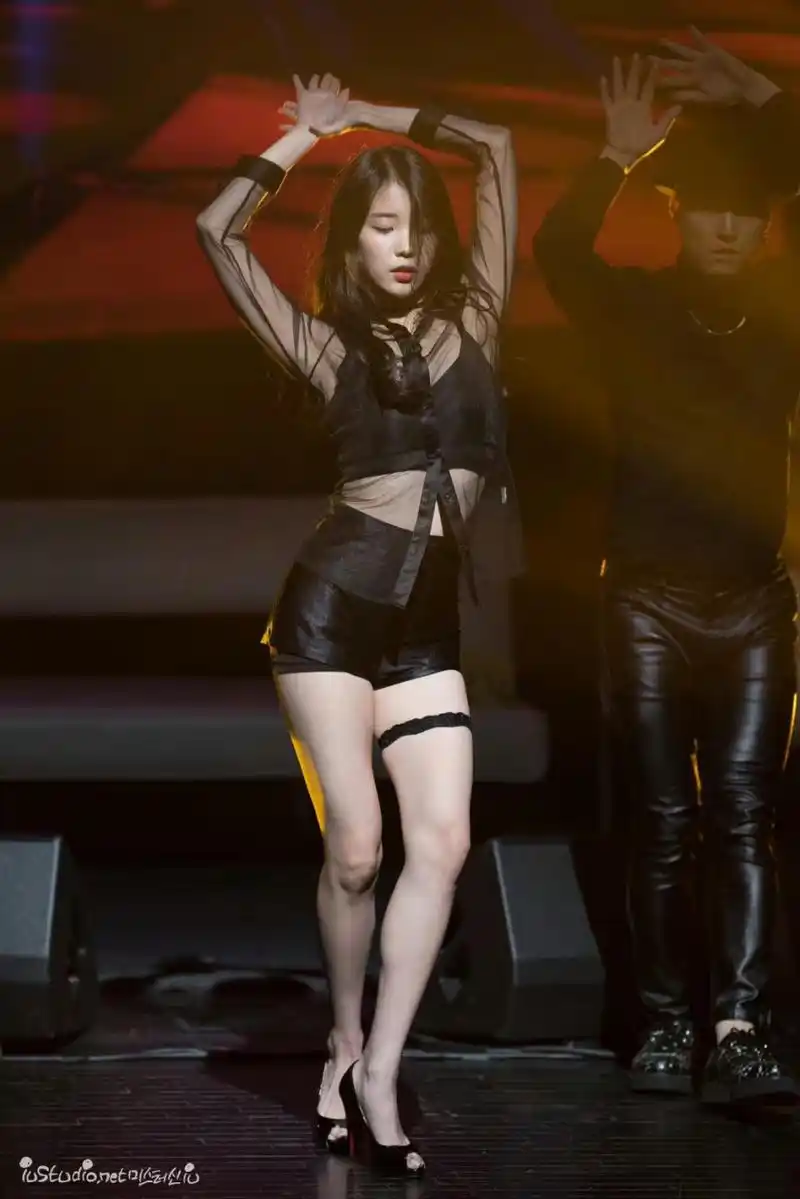 养眼美女# #性感美腿# 李知恩 性感身材合集